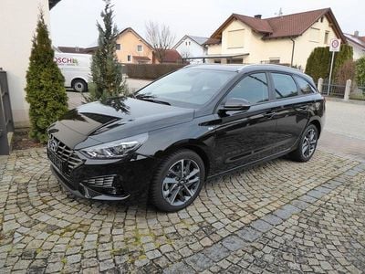 Gebraucht Hyundai i30 Trend 120 PS (88 kW) 2023 Schwarz Kombi