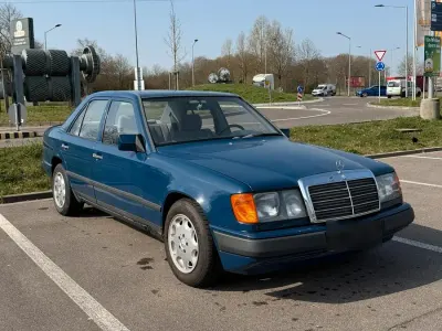Gebraucht Mercedes 200 118 PS (86 kW) 1989 Blau Limousine