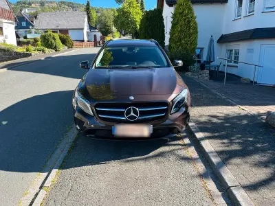 Gebraucht Mercedes GLA200 136 PS (100 kW) 2014 Braun SUV