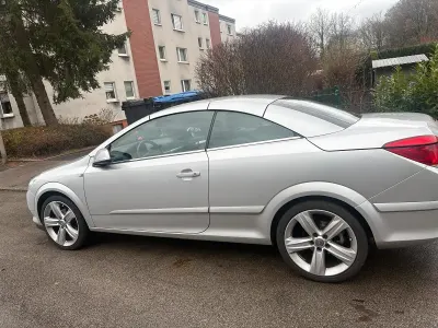 Gebraucht Opel Astra 140 PS (102 kW) 2010 Silber Coupé