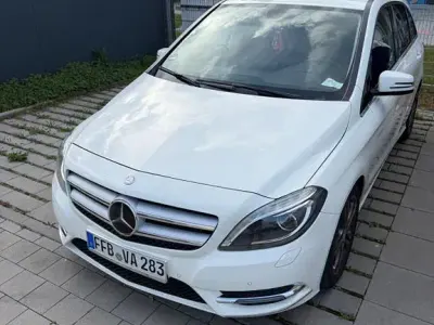 Gebraucht Mercedes B200 156 PS (114 kW) 2013 Weiß Van / Kleinbus