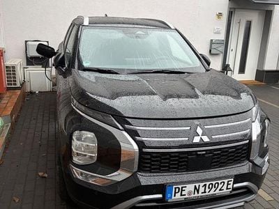 Neu Mitsubishi Outlander P-HEV Top 306 PS (225 kW) 2026 Schwarz SUV