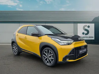 Neu Toyota Aygo X Sport 116 PS (85 kW) 2026 Mustard yellow metallic SUV