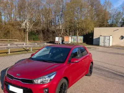 Gebraucht Kia Rio DREAM-TEAM Edition 101 PS (74 kW) 2018 Rot Limousine