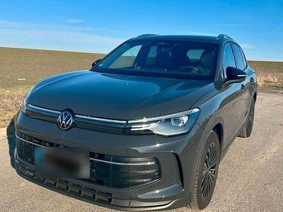 Gebraucht VW Tiguan Goal 150 PS (110 kW) 2024 Grau SUV