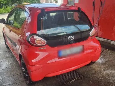 Gebraucht Toyota Aygo 68 PS (50 kW) 2009 Rot Kleinwagen