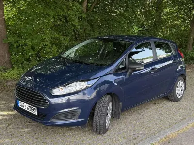 Gebraucht Ford Fiesta 101 PS (74 kW) 2013 Blau Kleinwagen