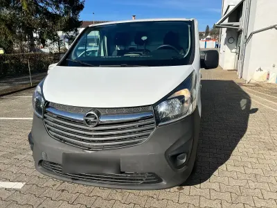 Używany Opel Vivaro 120 KM (88 kW) 2018 Biały Minivan