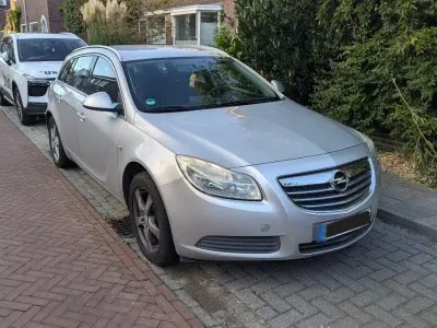 Gebraucht Opel Insignia 140 PS (102 kW) 2010 Silber Kombi