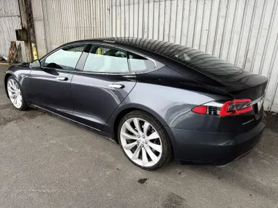 Usata Tesla Model S 309 kW (421 CV) 2016 Grigio Utilitaria