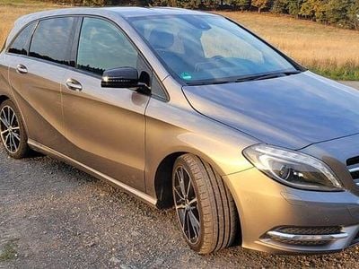 Gebraucht Mercedes B200 156 PS (114 kW) 2014 Grau Van / Kleinbus