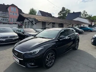 Gebraucht Infiniti Q30 170 PS (125 kW) 2016 Schwarz SUV
