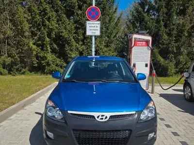 Używany Hyundai i30 Comfort 109 KM (80 kW) 2009 Niebieski Kombi