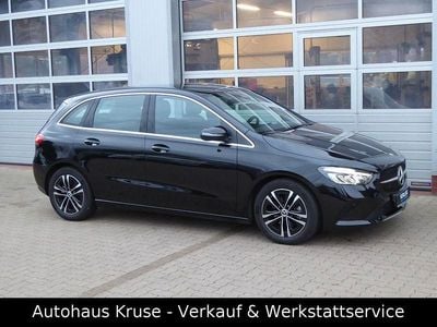 Schwarz Gebraucht 2024 Mercedes B200 Advanced Plus Van / Kleinbus | 31.950 € (Fairer Preis)
