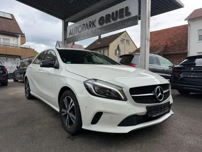 Gebraucht Mercedes A180 Urban 122 PS (89 kW) 2016 Weiß Limousine