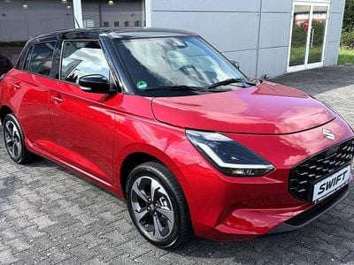 Burning red/ super black pearl Gebraucht 2025 Suzuki Swift Comfort+ Kleinwagen | 21.880 € (Teuer)