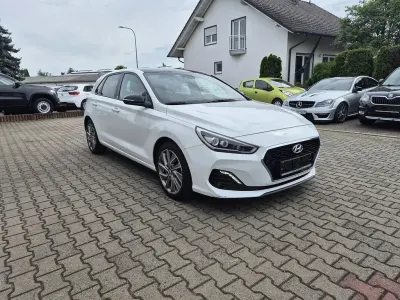 Gebraucht Hyundai i30 Passion Plus 140 PS (102 kW) 2018 Polar white Limousine