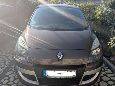 Gebraucht Renault Scénic III Luxe 131 PS (96 kW) 2011 Braun Van / Kleinbus