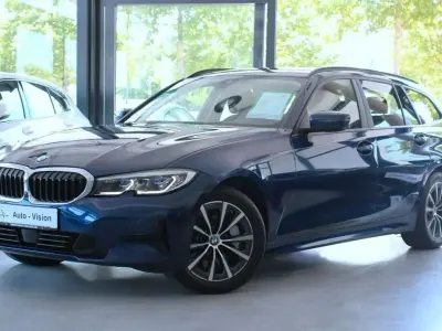 Gebraucht BMW 330 Advantage 265 PS (194 kW) 2020 Blau Limousine