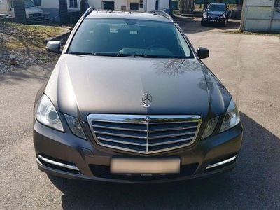 Gebraucht Mercedes E220 Avantgarde 170 PS (125 kW) 2012 Grau Kombi