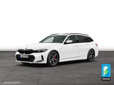 Weiß Gebraucht 2024 BMW 330e M Sport Kombi | 52.270 € (Teuer)