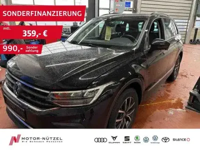 Gebraucht VW Tiguan Life 150 PS (110 kW) 2023 Deep black perleffekt SUV