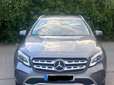 Mercedes GLA220