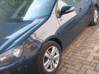Gebraucht VW Golf VII Match 105 PS (77 kW) 2012 Blau Kleinwagen