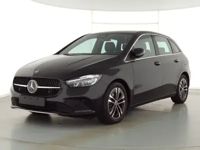 Gebraucht Mercedes B180 136 PS (100 kW) 2023 Kosmosschwarz Kleinwagen