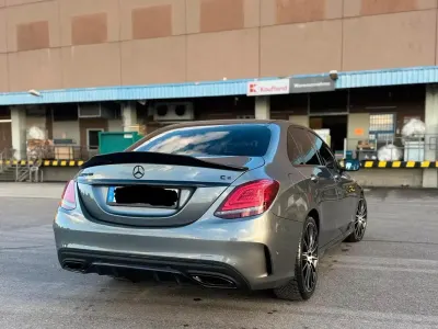 Gebraucht Mercedes C180 AMG line 156 PS (114 kW) 2019 Grau Limousine