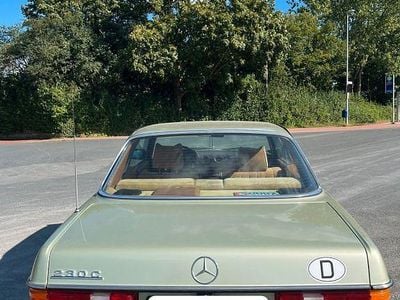 Gebraucht Mercedes 230 109 PS (80 kW) 1978 Grün Coupé
