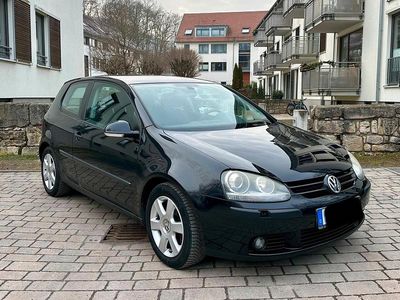 Schwarz Gebraucht 2004 VW Golf V Kleinwagen | 3.390 € (Fairer Preis)