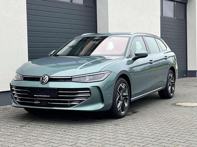 Neu VW Passat Business 150 PS (110 kW) 2025 Metallic gegen aufpreis Kombi