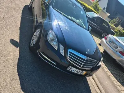 Gebraucht Mercedes E300 231 PS (169 kW) 2012 Blau Limousine