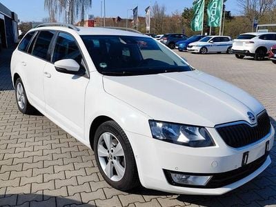 Gebraucht Skoda Octavia Ambition 150 PS (110 kW) 2014 Weiß Kleinwagen