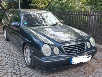 Gebraucht Mercedes E240 Avantgarde 170 PS (125 kW) 2002 Schwarz Limousine