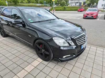 Gebraucht Mercedes E350 AMG 294 PS (216 kW) 2009 Schwarz Limousine