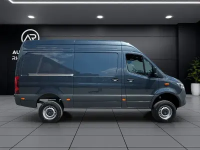 Gebraucht Mercedes Sprinter 190 PS (139 kW) 2025 Grau Van