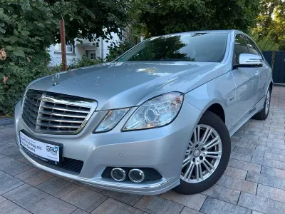 Gebraucht Mercedes E250 Elegance 204 PS (150 kW) 2010 Silber Limousine