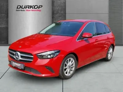 Gebraucht Mercedes B180 116 PS (85 kW) 2019 Rot Kleinwagen