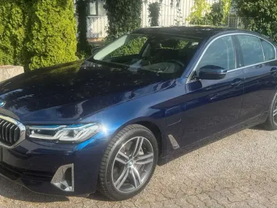 Gebraucht BMW 545e Luxury Line 286 PS (210 kW) 2021 Tansanitblau Limousine