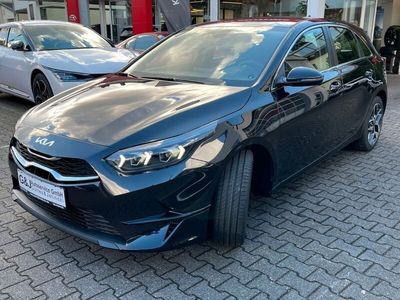 Neu Kia Ceed Spirit 140 PS (102 kW) 2025 Schwarz Kleinwagen