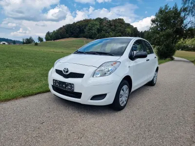 Gebraucht Toyota Yaris 69 PS (50 kW) 2009 Weiß Kleinwagen