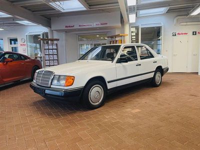Gebraucht Mercedes 200 105 PS (77 kW) 1988 Weiß Limousine