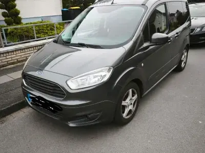Second-hand Ford Tourneo Courier Titanium 101 CP (74 kW) 2017 Negru Monovolum