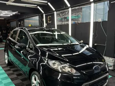Gebraucht Ford Fiesta 95 PS (69 kW) 2012 Schwarz Limousine