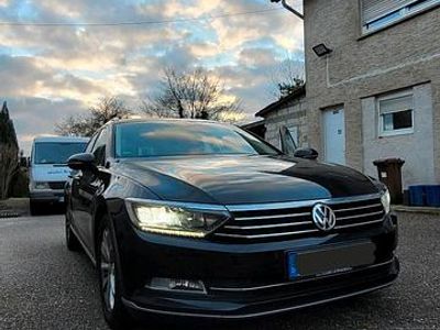 Gebraucht VW Passat Highline 150 PS (110 kW) 2015 Schwarz Kombi