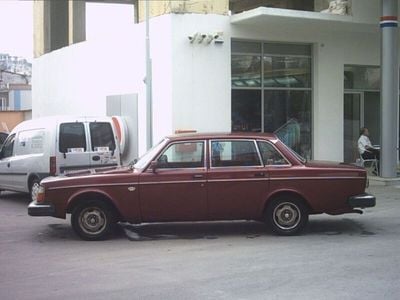 Gebraucht Volvo 244 122 PS (89 kW) 1977 Rot Limousine