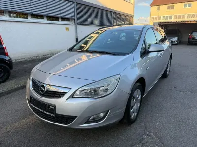 Gebraucht Opel Astra Selection 101 PS (74 kW) 2011 Silber Kombi