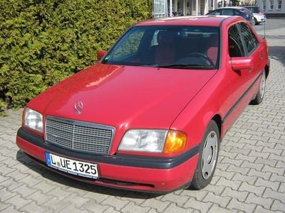 Rot Gebraucht 1995 Mercedes 190 Limousine | 1.500 €